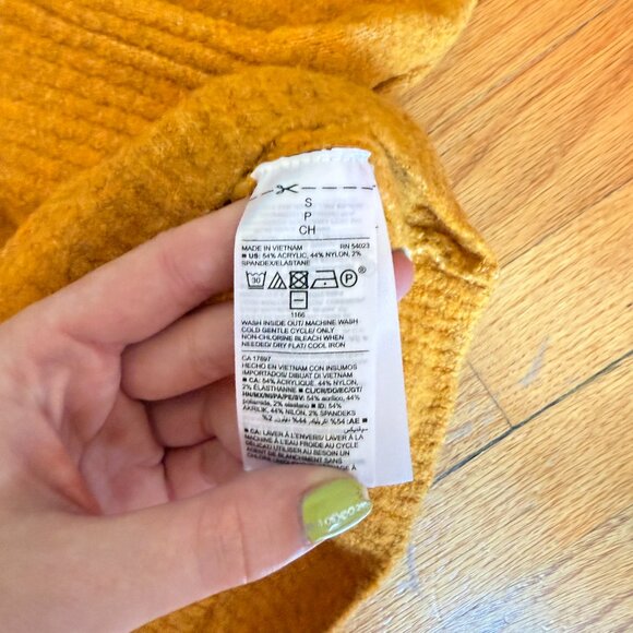 Old Navy Relaxed Fit Curved Hem Marled Long Sleeve Sweater - Picture 5 of 6